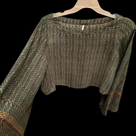Free People Bohemian Green Geometric Pattern Big Bell Sleeve Cropped Top Medium - Picture 2 of 8